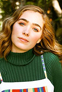 How tall is Haley Lu Richardson?